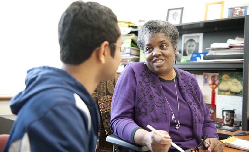 Female faculty mentors male student.
