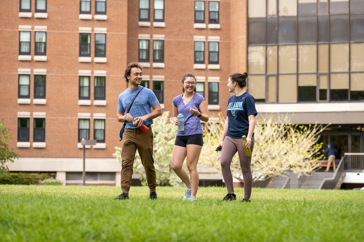 Students walk on South Campus near Stanford Hall